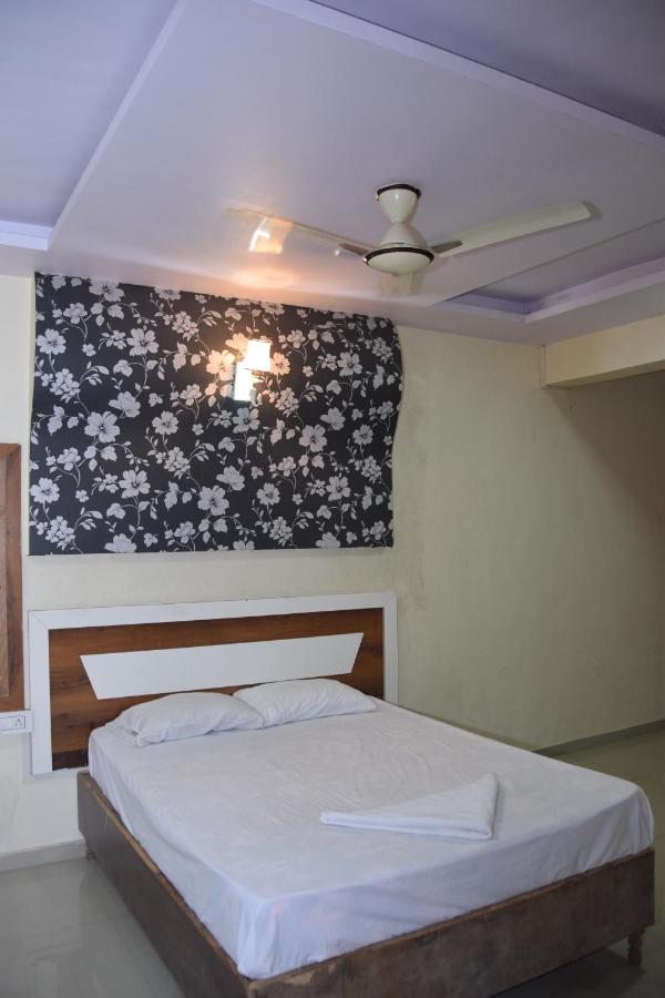 Hotel Riviera Residency Thane Eksteriør bilde