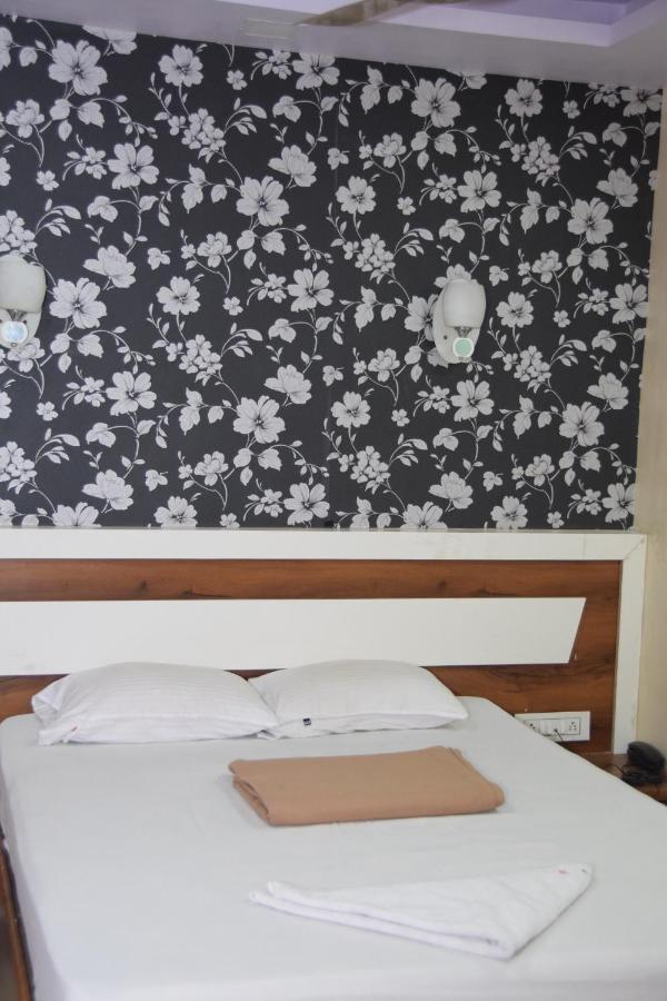 Hotel Riviera Residency Thane Eksteriør bilde