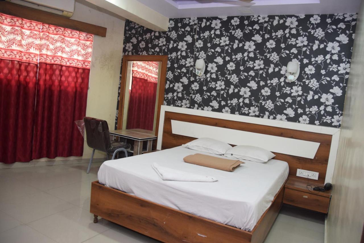 Hotel Riviera Residency Thane Eksteriør bilde